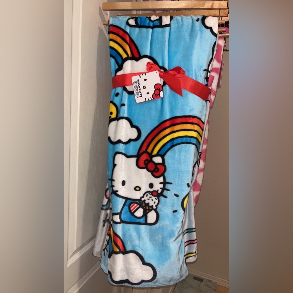 Hello kitty throw blanket